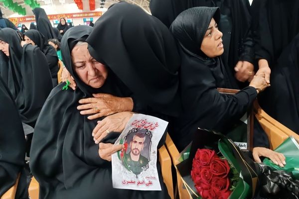 مراسم بزرگداشت شهدای حملات تروریستی رژیم صهیونسیتی در گلستان شهدای اصفهان 