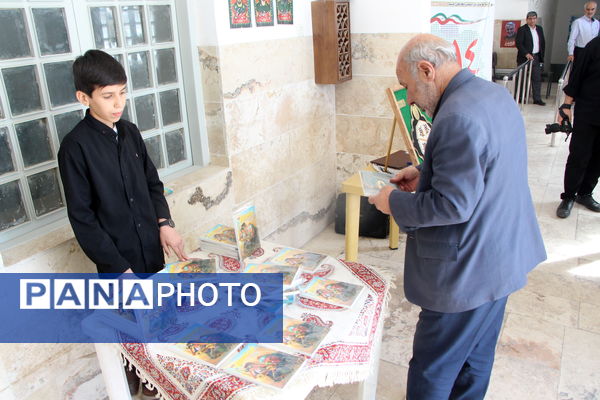 میز کتاب (فرمانده سری) در نماز جمعه شهر یزد