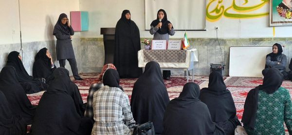 جلسه توانمندسازی والدین پایه هفتم و گفتمان تربیتی- درسی در دبیرستان فیاض کاشمر