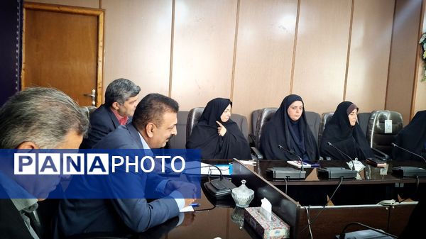 نشست بانوان ستادی با سرپرست آموزش و پرورش قائمشهر