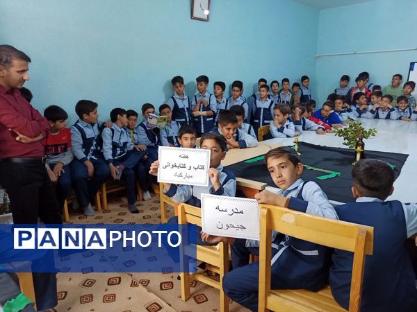 میزبانی کتابخانه امام حسین (ع) از دانش‌آموزان خاتم 