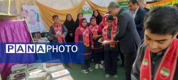 برگزاری مراسم شاهنامه‌خوانی و حافظ‌خوانی همراه با افتتاح نمایشگاه کتاب در مدرسه میلاد و کوثر نبی سعدآباد