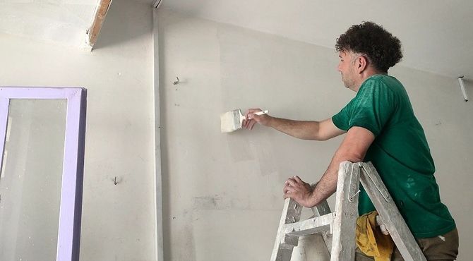 رنگ‌آمیزی فضا و بهسازی سرویس‌های بهداشتی مدارس اسلامشهر در راستای پروژه مهر