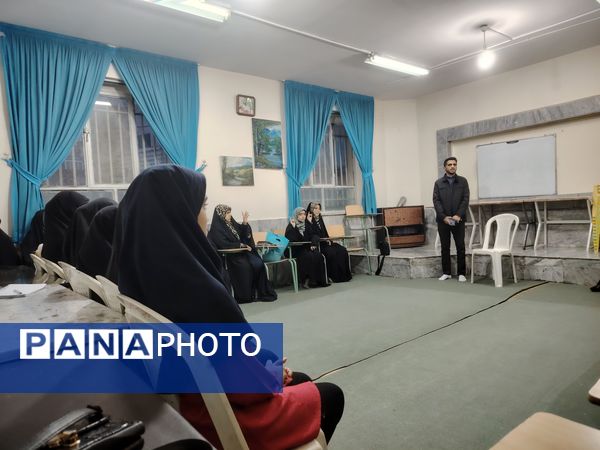 دورهمی دانش‌آموزان انجمن کانون امید انقلاب ناحیه پنج 
