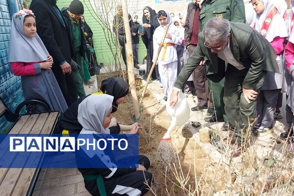 گرامیداشت روز درختکاری در دبستان حکیم نظامی کهریزک 