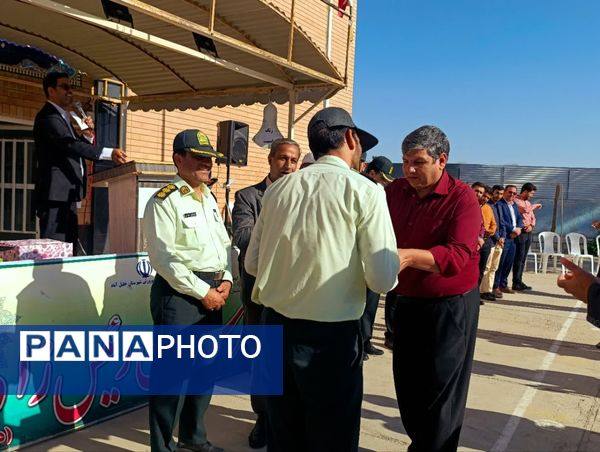 تقدیر مدیر دبیرستان رئیس زاده از پرسنل نیروی انتظامی خلیل آباد