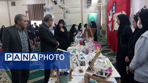 نواختن زنگ پژوهش در دبیرستان خاندان قفلی ناحیه ۷