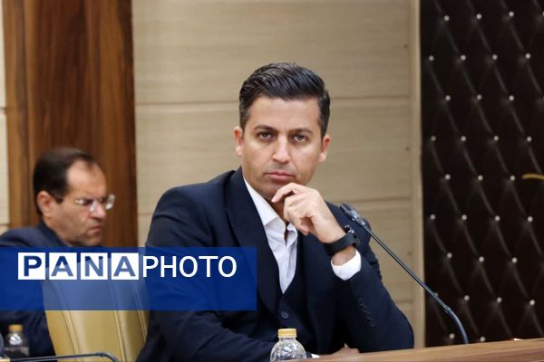 نشست خبری مدیرکل راه و شهرسازی و مدیران دستگاه‌های متولی حمل و نقل یزد