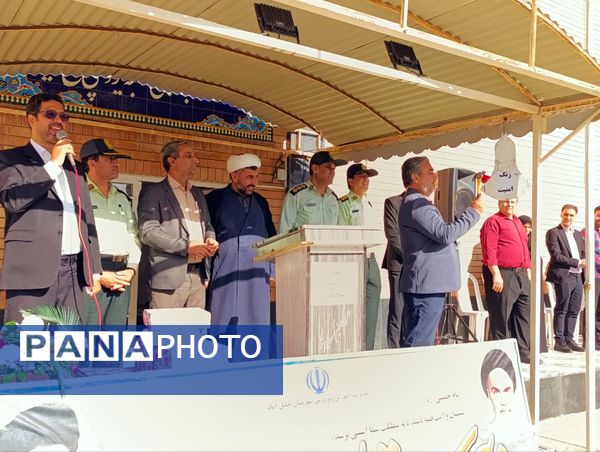 تقدیر مدیر دبیرستان رئیس زاده از پرسنل نیروی انتظامی خلیل آباد