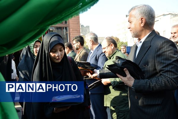 بدرقه دانش‌آموزان بهارستانی به راهیان‌نور