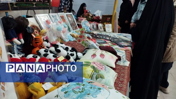 بازدید دانش آموزان از نمایشگاه پژوهش و فناوری در خلیل آباد