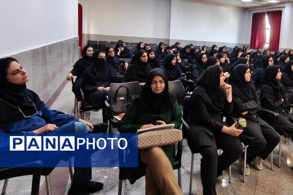 برگزاری کارگاه مشاوره به‌مناسبت هفته سلامت روان در ناحیه 2 شهرری 