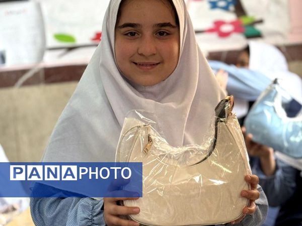 شکوفه های لبخند در آموزشگاه شاهد فرهنگ پیشوا؛ جشن روز دختر با رنگ شادی و هدیه