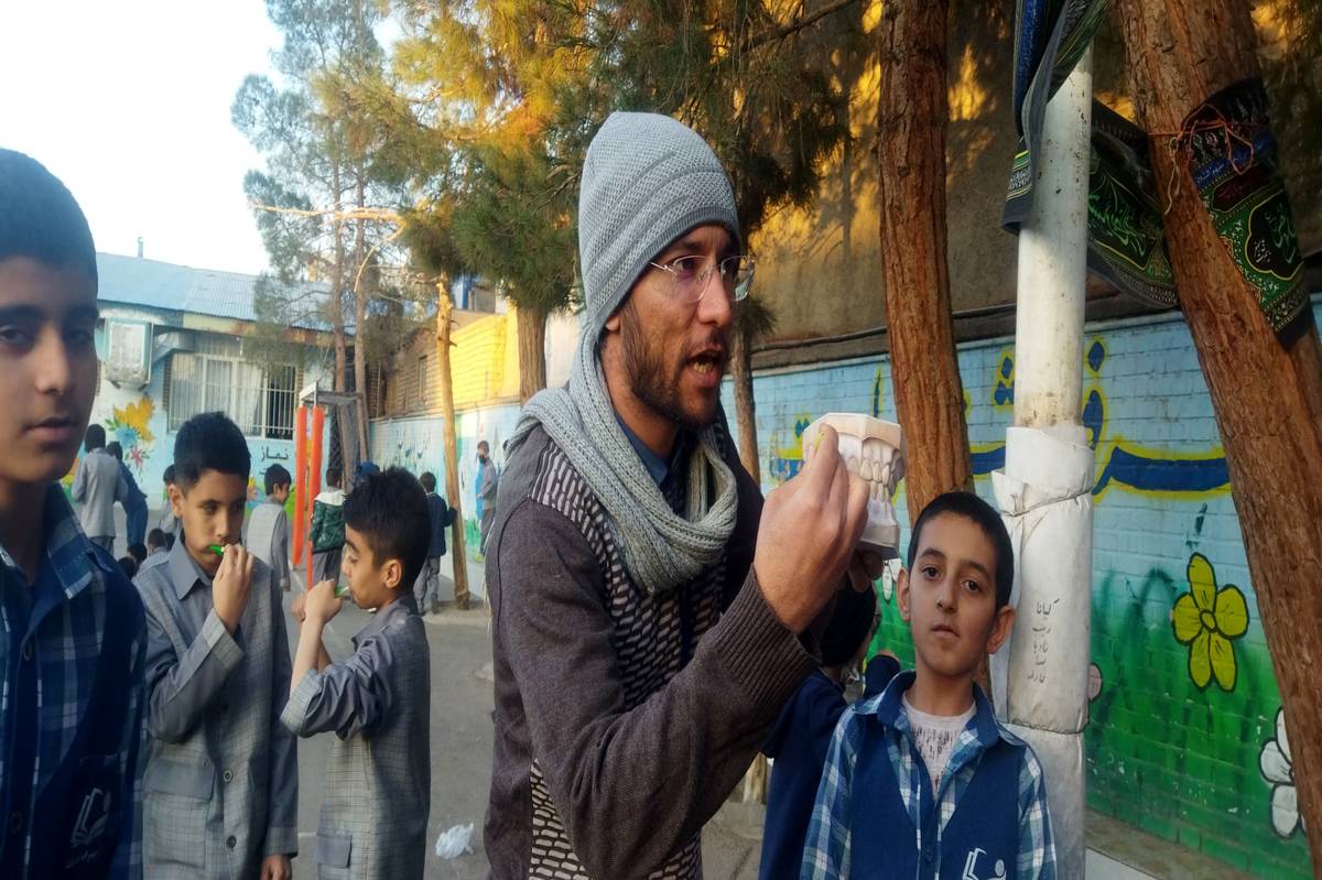 مسواک زدن یکی از عادات مهم بهداشتی است