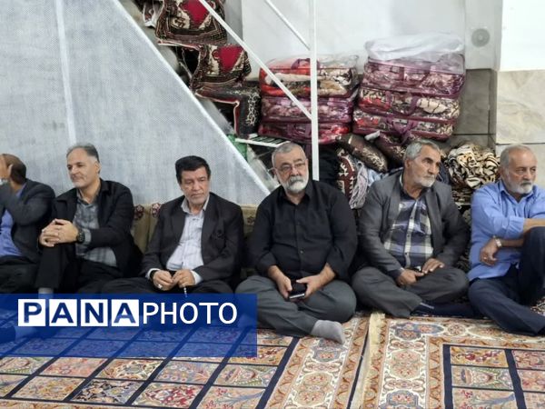 اولین نشست فعالان قرآنی، فرهنگی و هنری در روستای نامن شهرستان داورزن 