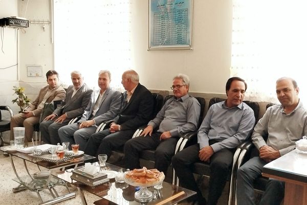 دیدار معاون پرورشی آموزش و پرورش کاشمر با کادر دبیرستان امام حسین (ع)