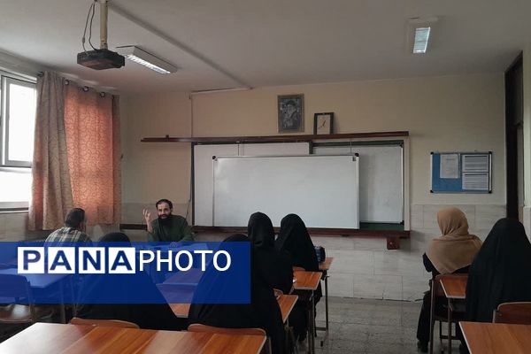 جلسات آموزشی در دبیرستان شاهد علامه طباطبایی ناحیه 2 شهرری 