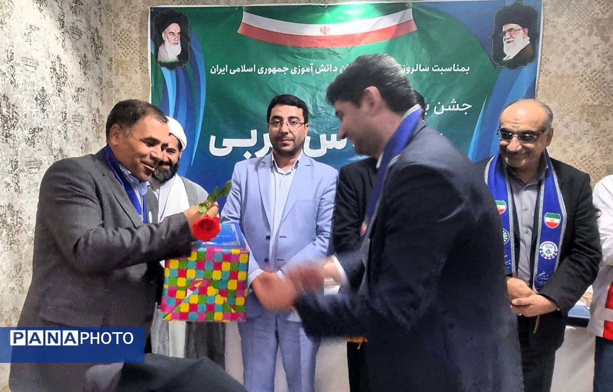 آیین سپاس مربی در آذربایجان شرقی