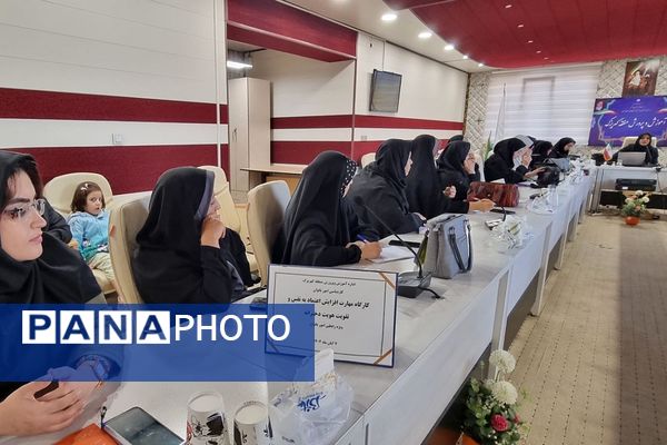 برگزار کارگاه‌های آموزشی ویژه رابطین امور بانوان مدارس منطقه کهریزک 