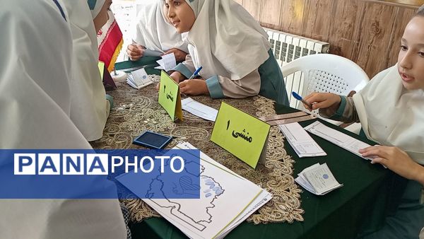 تمرین مردم سالاری در دبستان لطیفه، دانش‌آموزان پای صندوق‌های رأی رفتند