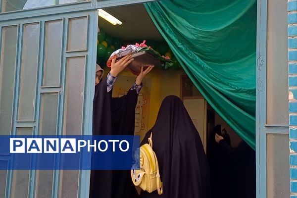 حضور دانش‌آموزان دختر شهرستان کوهپایه در چهل و سومین دوره مسابقات قرآن، عترت و نماز در مرحله قطب شرق اصفهان 