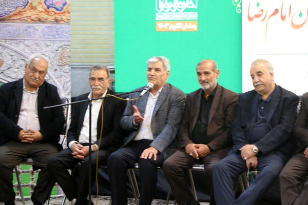 نشست صمیمی‌ دانش‌آموختگان دبیرستان امام رضا(ع) قم در هیات خادم الرضا(ع)