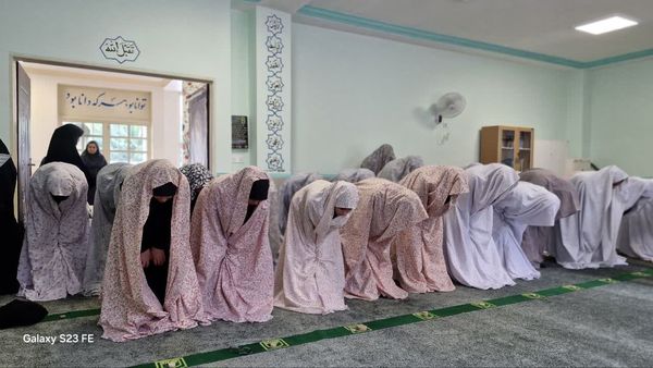 طنین مهر در مطهره آغاز سال تحصیلی با نماز وحدت‌بخش