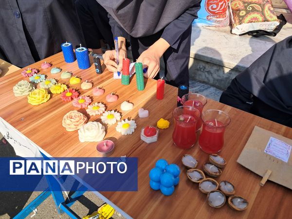 بازارچه دست‌ساخته‌های دانش‌آموزی در دبیرستان بهار آزادی قائمشهر