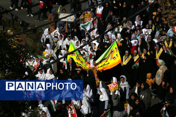 حضور پرشور دانش آموزان محلاتی در راهپیمایی 13 آبان 