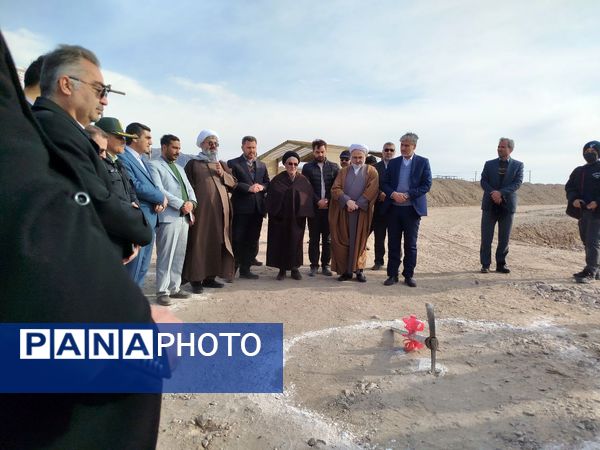 آیین افتتاحیه برق و گودبرداری نهضت ملی مسکن سایت دانشگاه بلوار پیام نور شهرستان کاشمر 