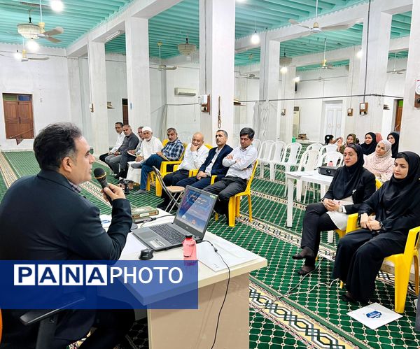 مراسم تجلیل از فرهنگیان بندر گروگ سیریک