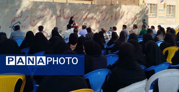 اولین جلسه انجمن اولیا و مربیان در دبیرستان حضرت معصومه (س) شهرستان خلیل‌آباد