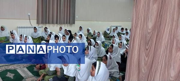 مراسم هفته مبارزه با اعتیاد در دبستان شاهد حاجی‌آباد 