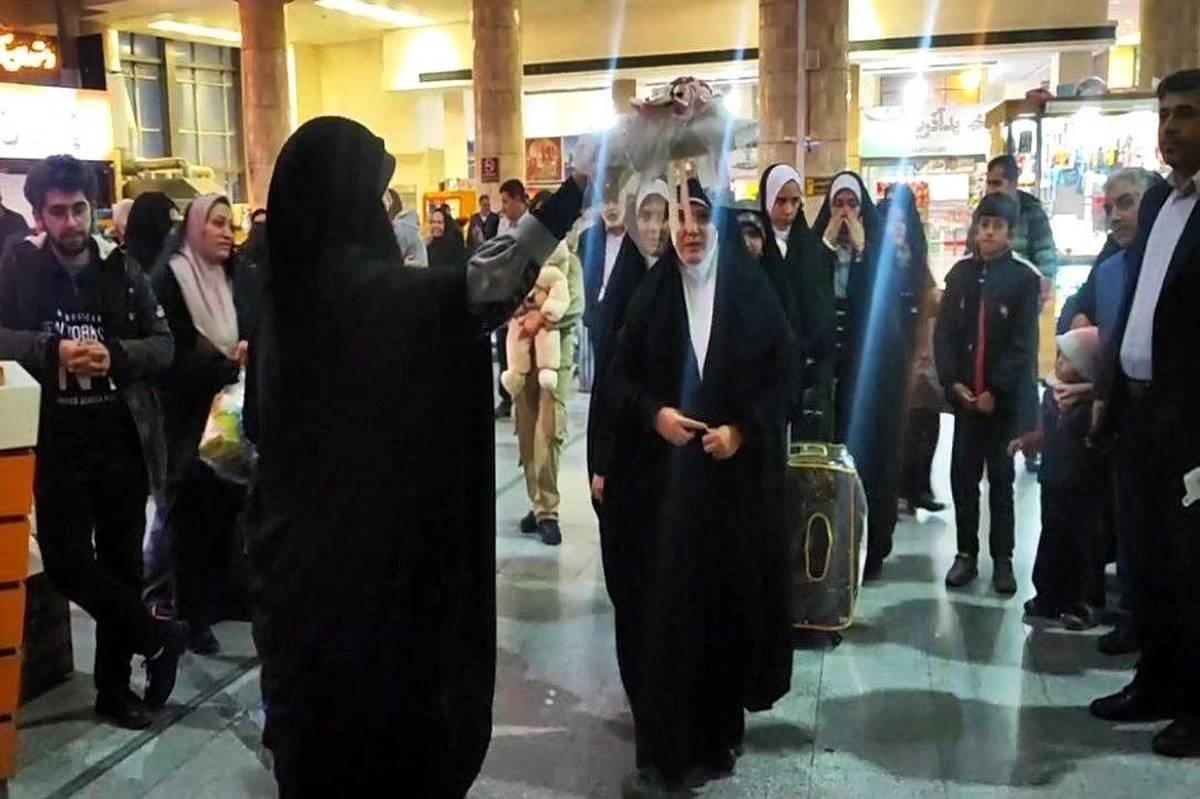  بدرقه ۱۵ دختر دانش‌آموز آذربایجان شرقی به عمره مفرده