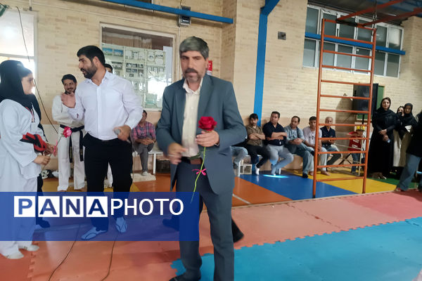 تجلیل از خیرخانه تکواندو آباده و اهدا مدال به تکواندوکاران مسابقات استانی