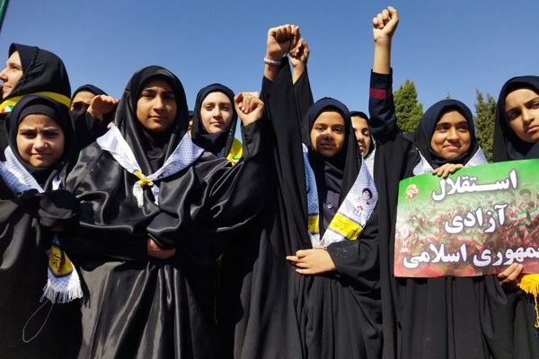 روز دانش‌آموز، روز خروشِ آگاهی و شادابی