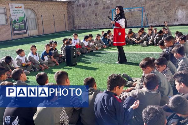 آموزش شرایط اضطراری و پناهگیری در دبستان باقرالعلوم فیروزکوه