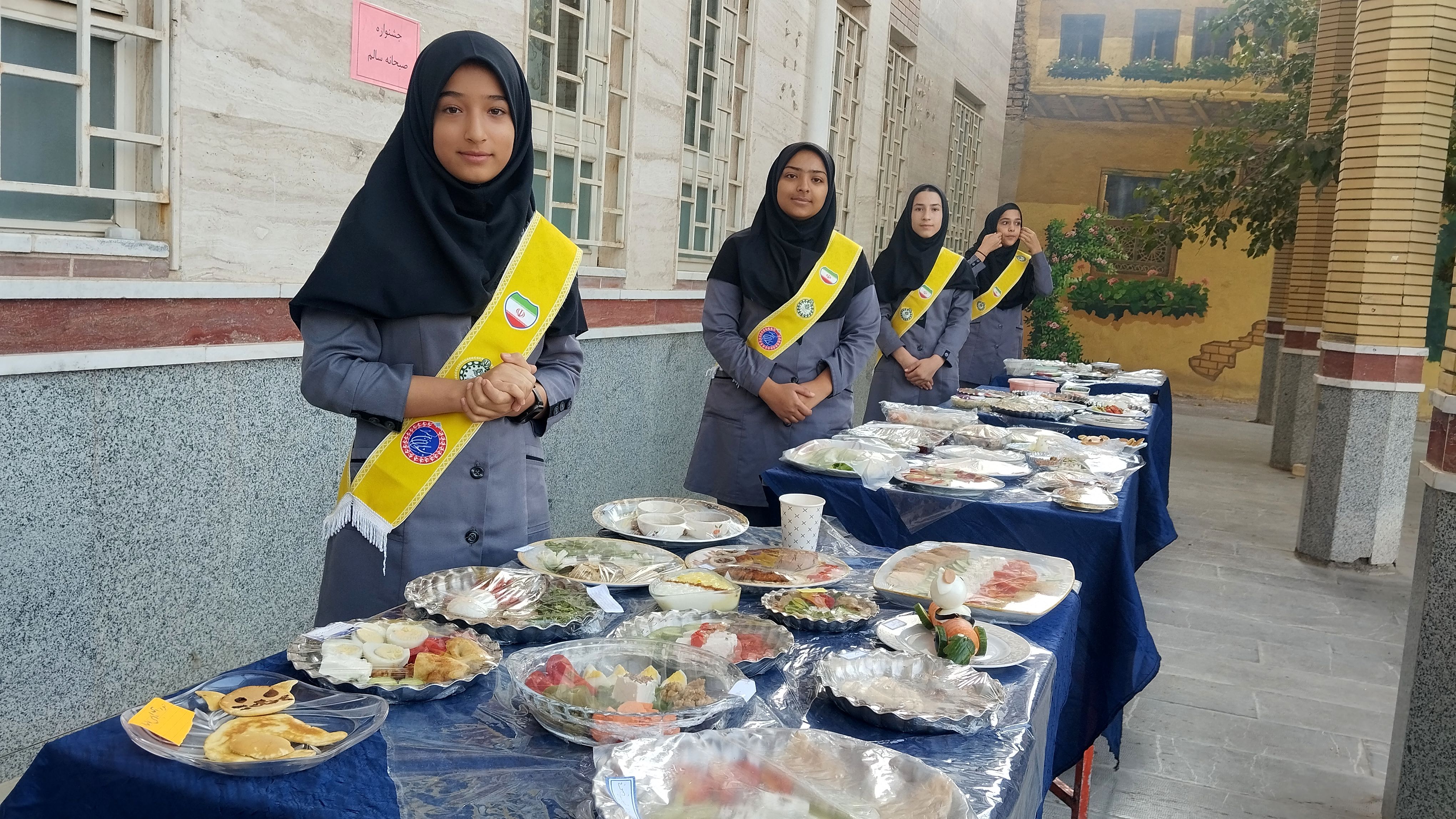 هفته سلامت روان در مدرسه هوشیار ناحیه ۱ مشهد 