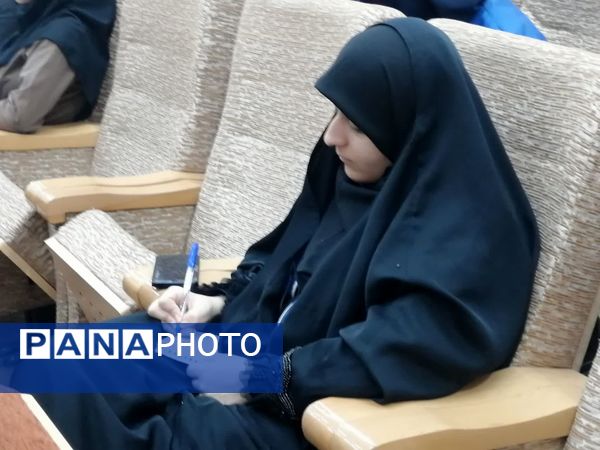 دوره خبرنگاری ویژه دانش‌آموزان دختر و پسر ناحیه یک اهواز 