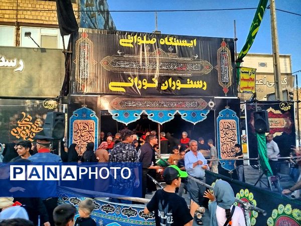 پذیرایی جانانه موکب های کاشمر از عزاداران حسینی