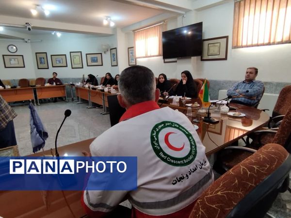 جلسه آموزشی ویژه مراقبان سلامت مدارس کاشان