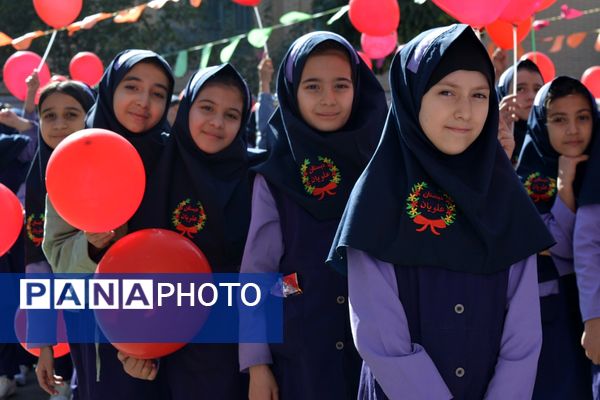 جشن میلاد حضرت زینب(س) با حضور مادر پرستار در دبستان علویان بهارستاندو