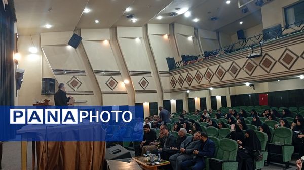 اجلاس مدیران آموزش‌وپرورش منطقه ۱۰ با محوریت تقبیح جنایات صهیونیست‌ها و تقویت پایگاه‌های تابستانی مدارس