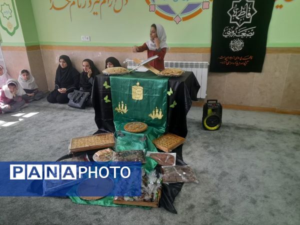 مراسم معنوی روضه حضرت فاطمه زهرا (س) در دبستان فردوس
