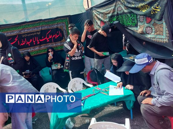 خدمت‌رسانی پیشتازان و خبرنگاران دانش‌آموزی در موکب عشاق‌الحسین گاوازنگ