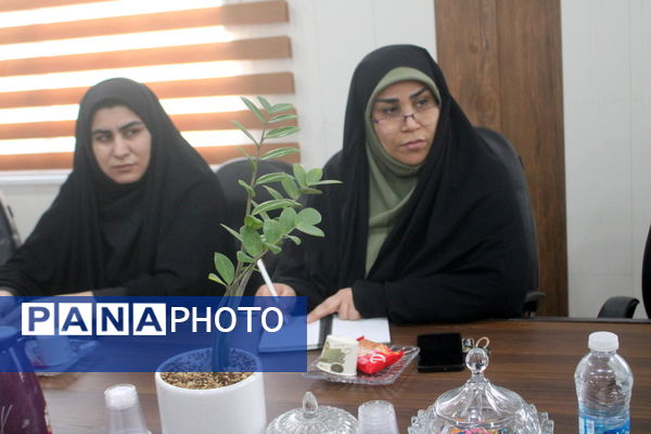 جلسه پایگاه‌های ارتقای مهارت‌های تحصیلی دانش‌آموزان و انتخاب رشته کنکور در بوشهر