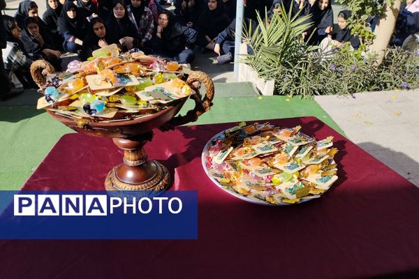 گرامیداشت روز دانش آموز در مدارس دخترانه پیشوا؛ شکوفایی مهر و علم در باران، کوثر، دیانت و مهردخت