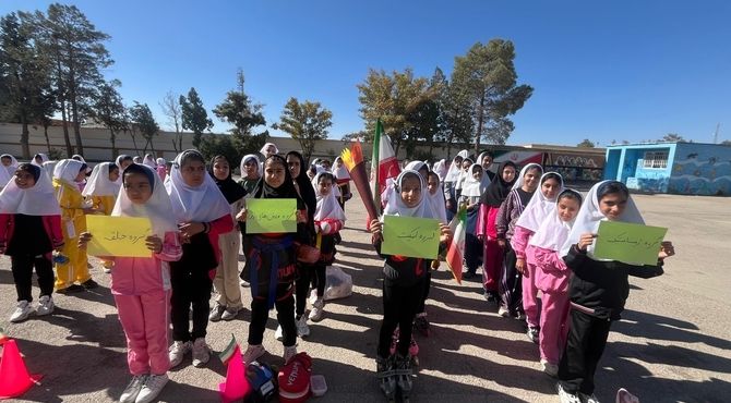 آیین افتتاحیه المپیاد ورزشی دورن مدرسه‌ای در دبستان خدیجه کبری(س)سورمق