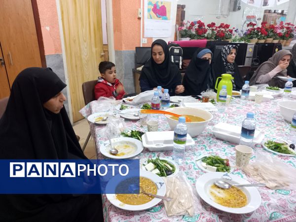 برگزاری ضیافت افطاری در دبیرستان شاهد معرفت ناحیه پنج 