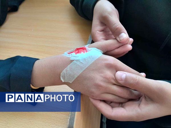 مانور زلزله در دبیرستان مادرمهربان خلیل آباد